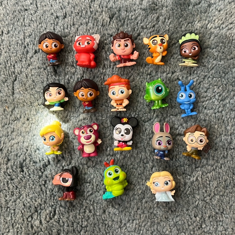 Disney Doorables Lot Of 18 Multiple Series